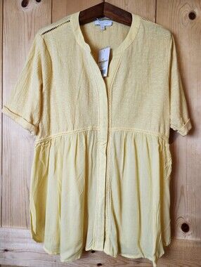 New Directions Yellow V-Neck Hidden Button-Up Cuffed Short Sleeve Flowy Top NWT